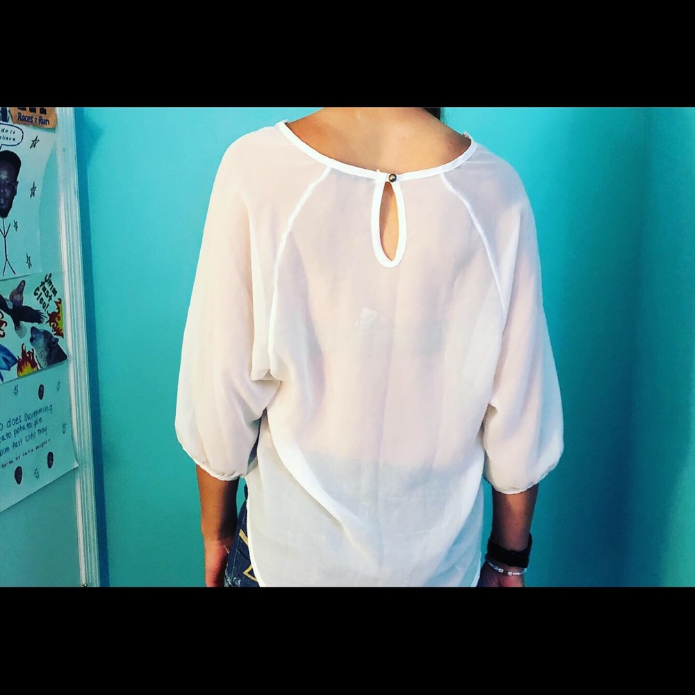 White top - Picture 2 of 2